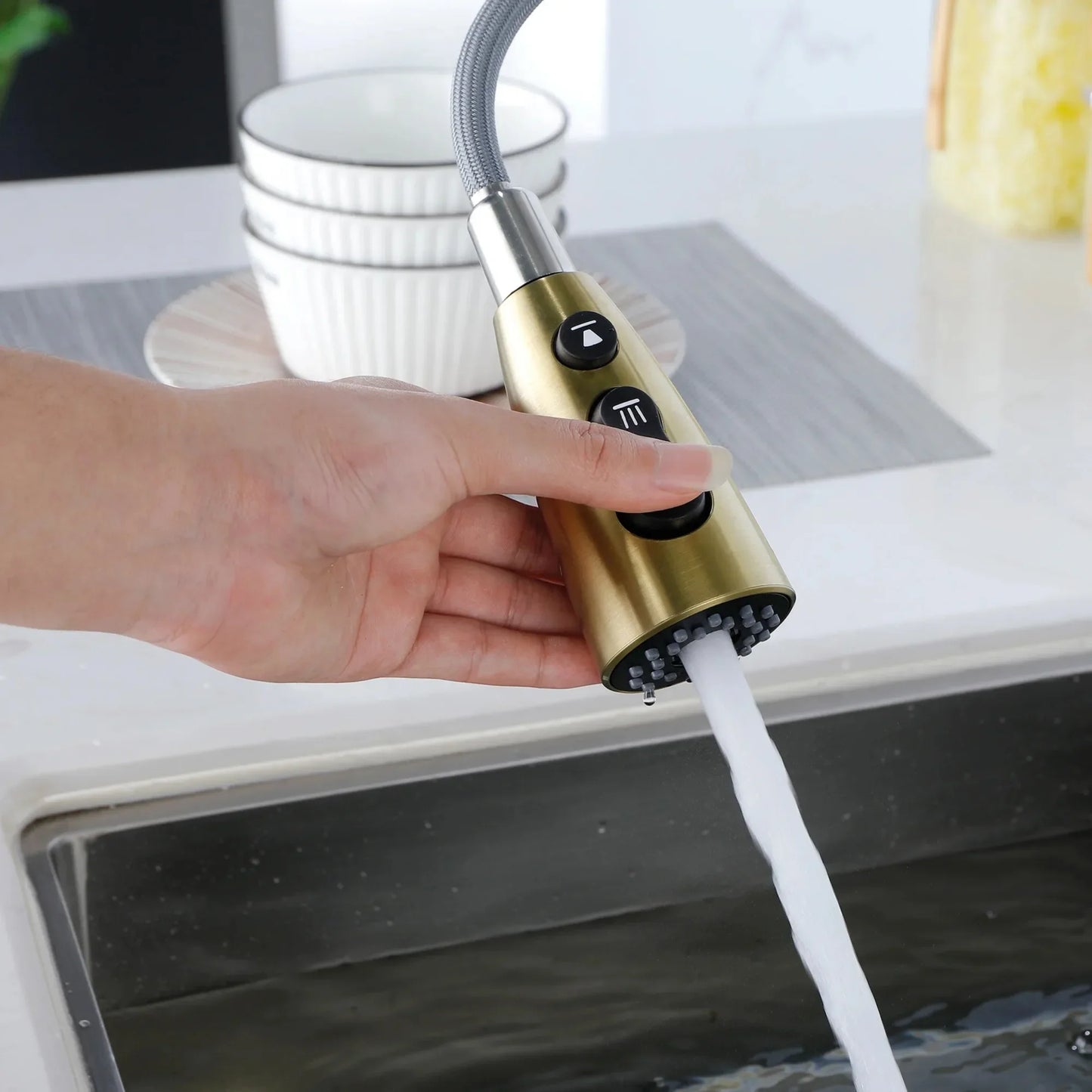 Kitchen Sink Faucet with Pull Out Sprayer,Fingerprint Resistant, Single Hole Deck Mount,Gold Kitchen