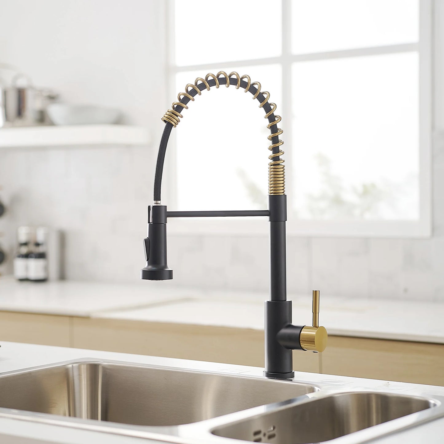 NEW New Single Handle Pull-Down Sprayer Kitchen Faucet