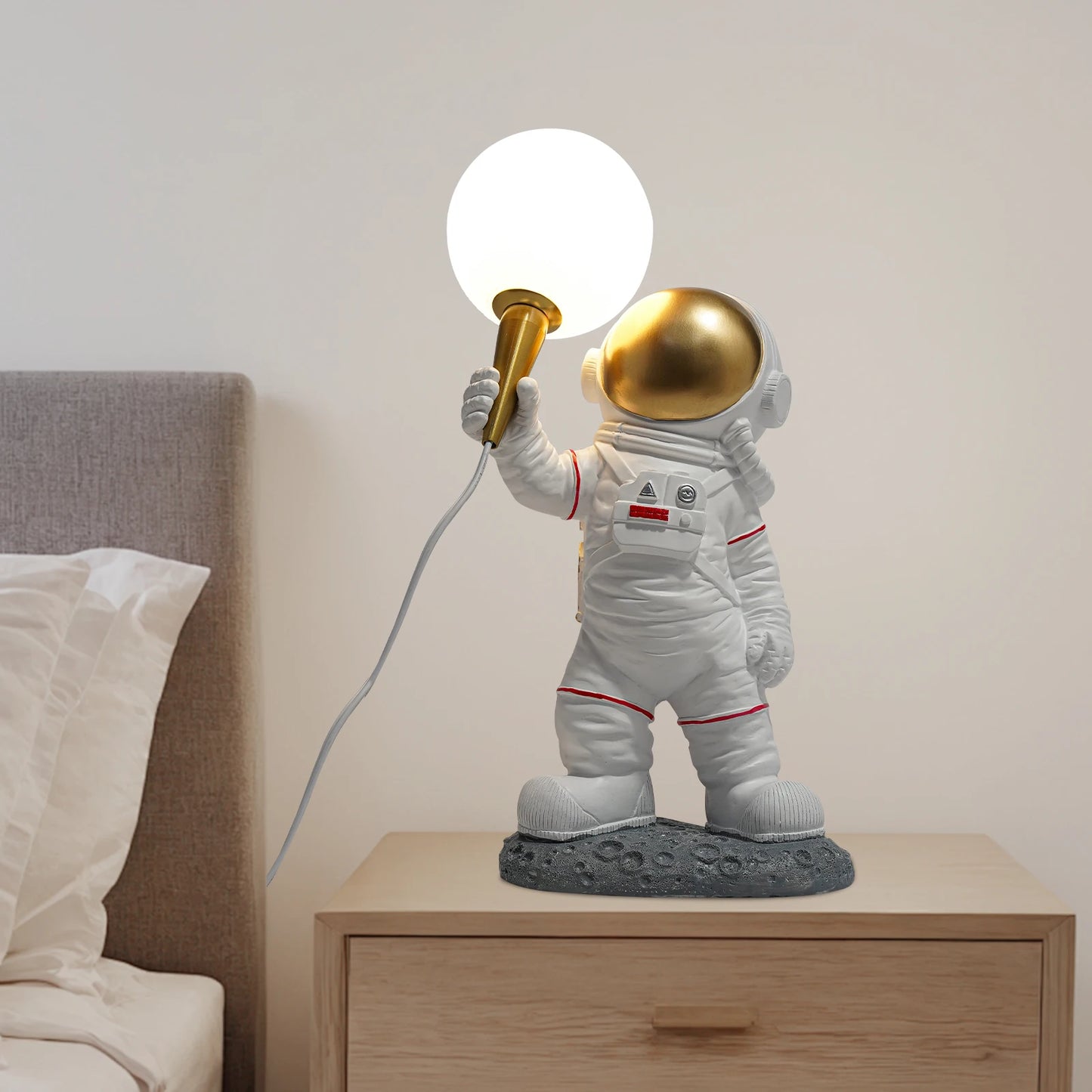 Rust-Resistant Astronaut Table Lamp Night Light Lamp for Children Spaceman Moon Desk Lamp for Bedrooms, Lounges and Kids' Rooms
