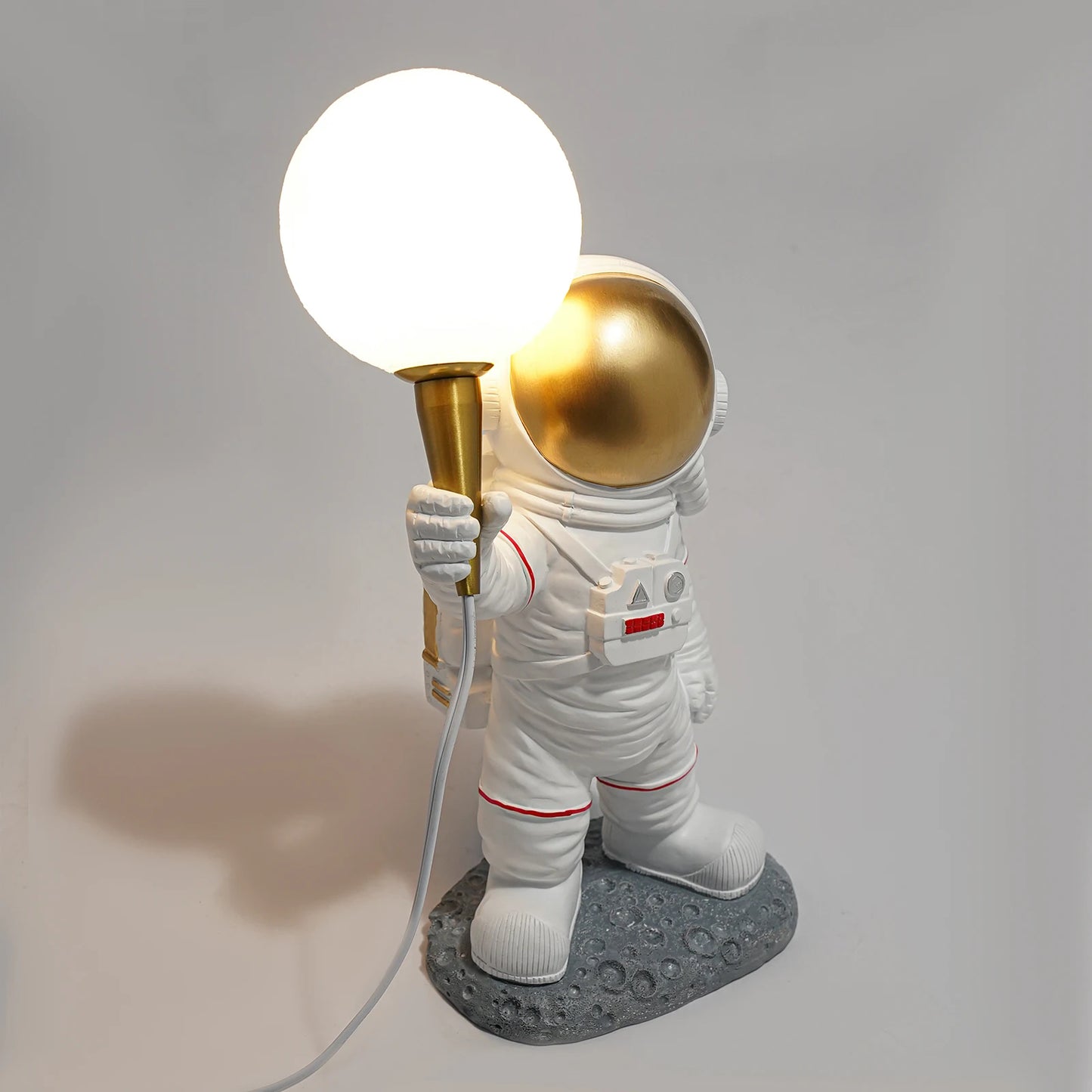 Rust-Resistant Astronaut Table Lamp Night Light Lamp for Children Spaceman Moon Desk Lamp for Bedrooms, Lounges and Kids' Rooms