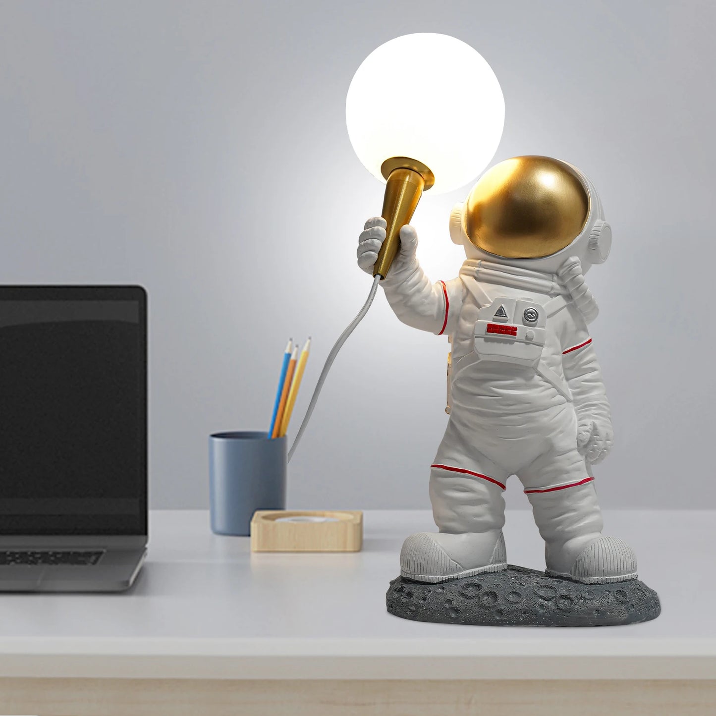 Rust-Resistant Astronaut Table Lamp Night Light Lamp for Children Spaceman Moon Desk Lamp for Bedrooms, Lounges and Kids' Rooms